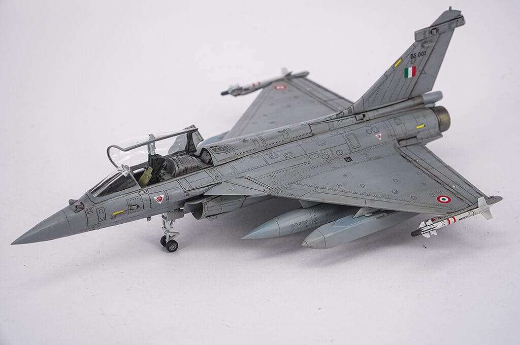 Trumpeter 1/72 PAF J-10CE Multi-Role Fighter & IAF Rafale 2 in 1 Plastic Model Kit [01690]