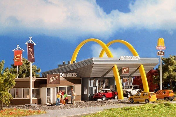 Vollmer HO Mcdonalds W/Mc Cafe Kit - Hobbytech Toys