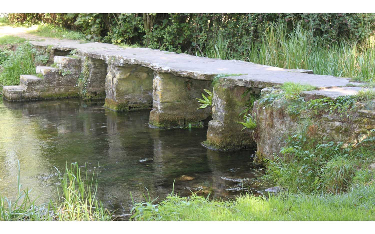Hornby R7341 OO Scale Stone Footbridge (2021 Release) Hornby TRAINS - HO/OO SCALE