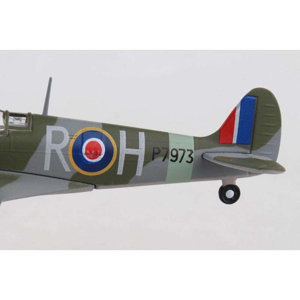 Daron 1/93 Raaf Spitfire Bluey Truscott (Awm Daron PLASTIC MODELS