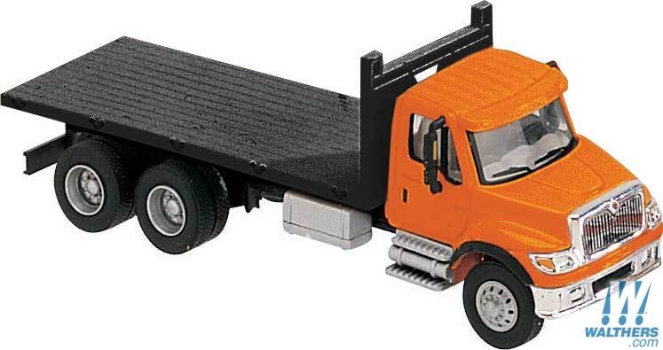 Walthers SceneMaster HO International(R) 7600 3-Axle Flatbed Truck - Assembled - Orange Cab, Black Flatbed Walthers SceneMaster TRAINS - HO/OO SCALE