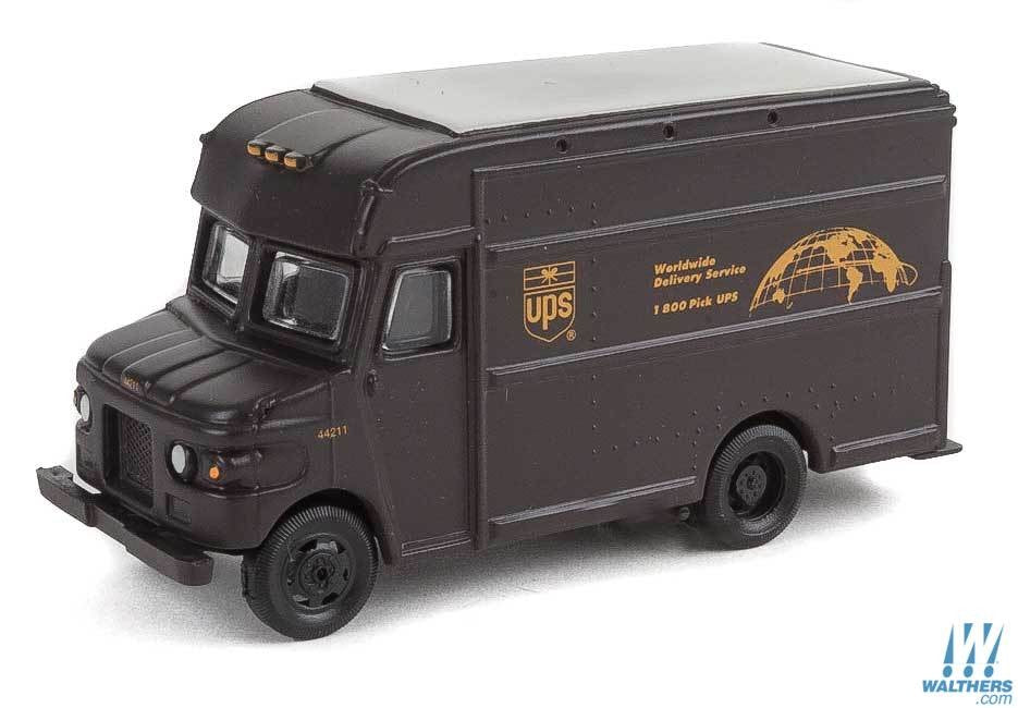 Walthers SceneMaster HO UPS Package Car - United Parcel Service Bow Tie Shield Logo Walthers SceneMaster TRAINS - HO/OO SCALE