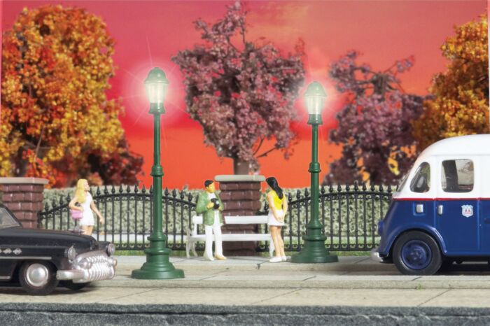 Walthers Scenemasters HO Small Street Lights (2pcs) Walthers SceneMaster TRAINS - HO/OO SCALE