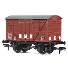 Bachmann 37-905 OO BR 12T Shock Van BR Bauxite (Late) - Hobbytech Toys