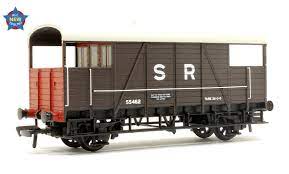 Bachmann Branchline OO 38-916 SE&CR 25T Dance Hall Brake Van SR Brown - Hobbytech Toys
