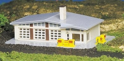 Bachmann N Built Up Gas Station Bachmann TRAINS - N SCALE