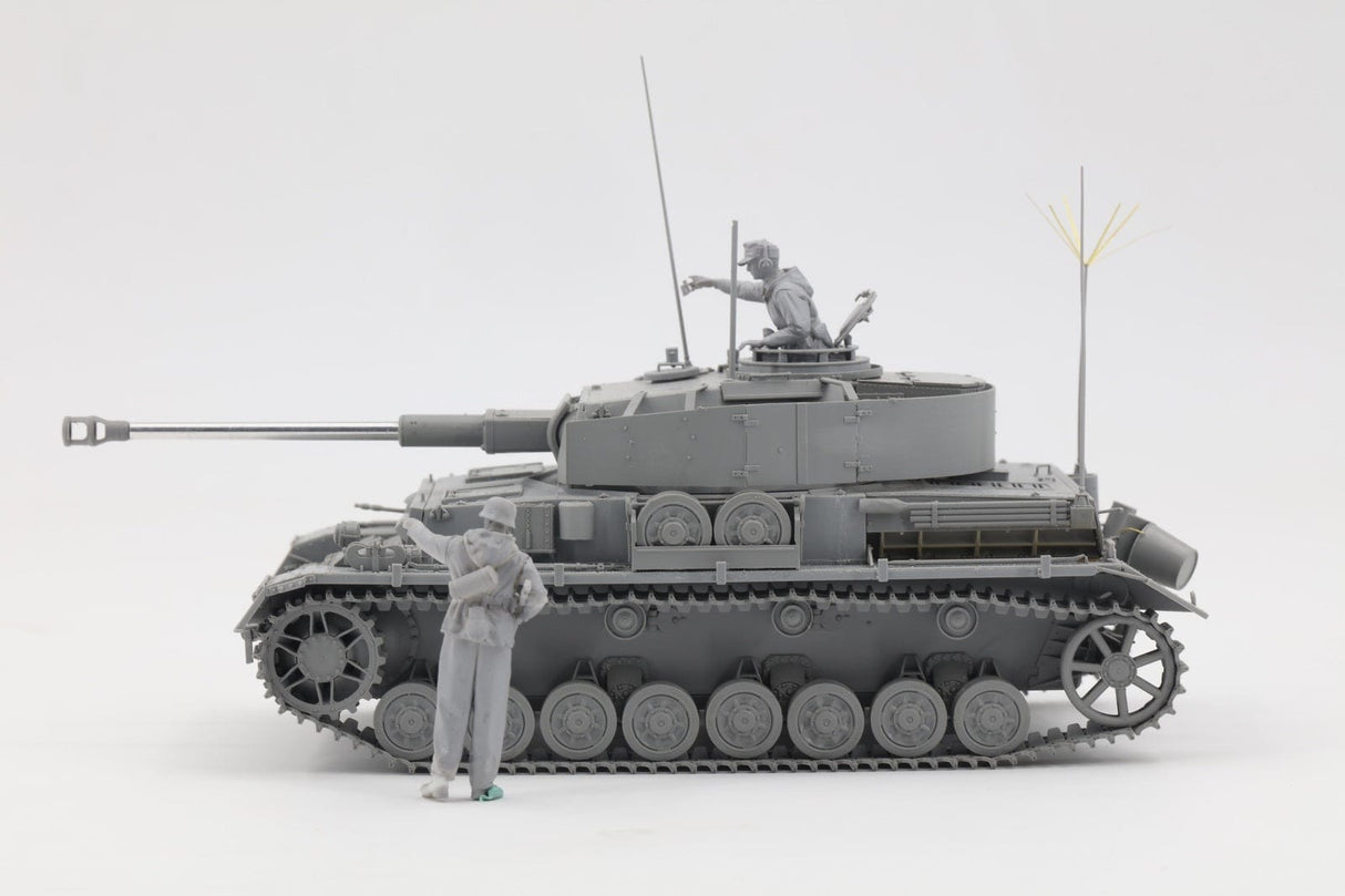 Border Model BT006 1/35 Pz.Beob WG.IV Ausf J w/ Commander & Infantry Plastic Model Kit Border Model PLASTIC MODELS