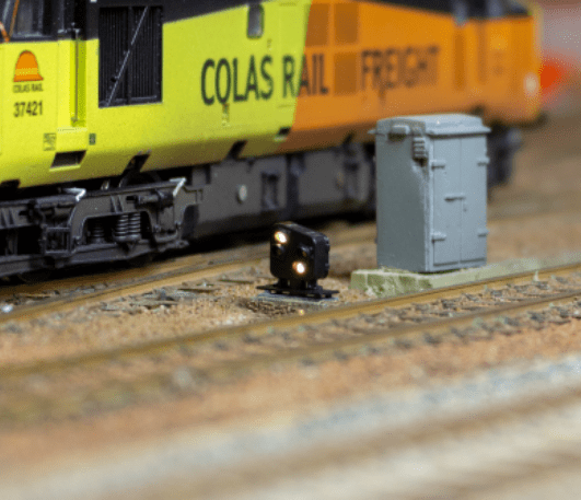 DCC Concepts 2-Wire 4 Led UK Modern Ground Signal (12) DCC Concepts TRAINS - DCC