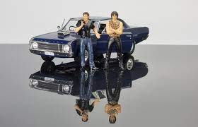 DDA 1/18 Wog Boy 1969 VF Valiant w/Figures - Hobbytech Toys