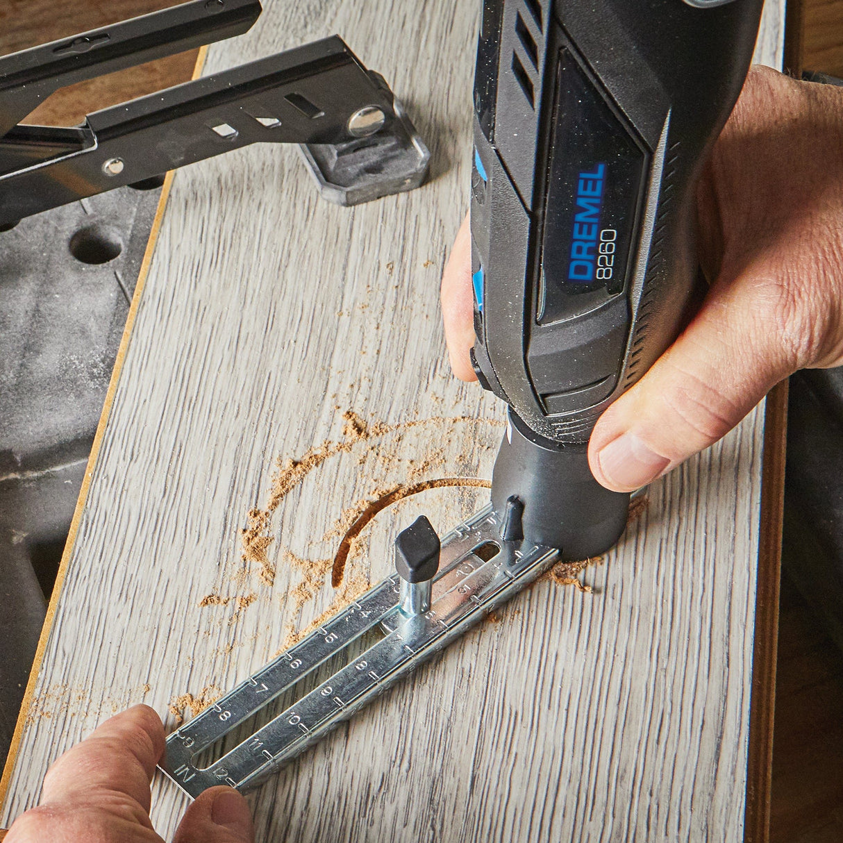 Dremel Circle Cutter & Straight Edge Guide (678) - Hobbytech Toys