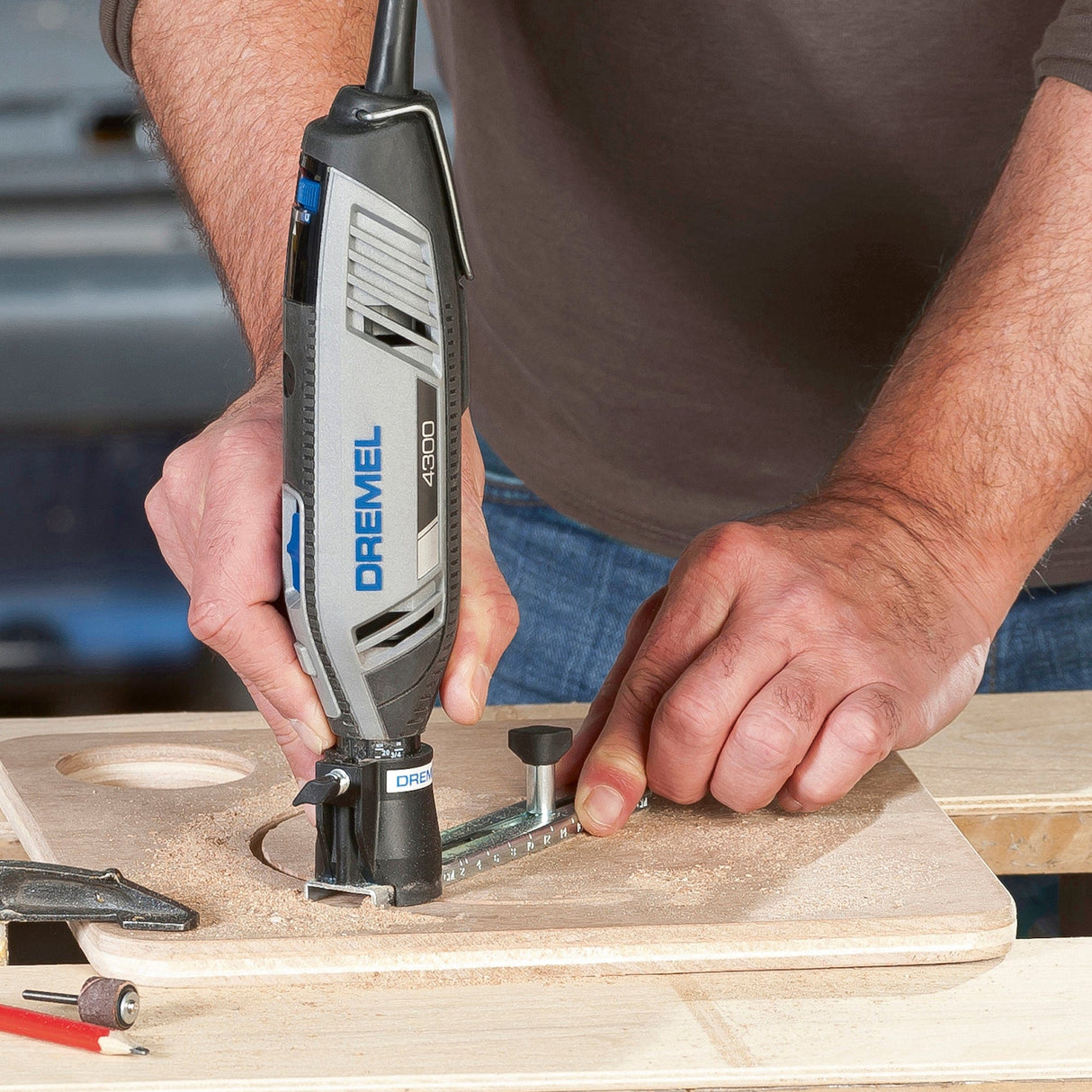 Dremel Circle Cutter & Straight Edge Guide (678) - Hobbytech Toys