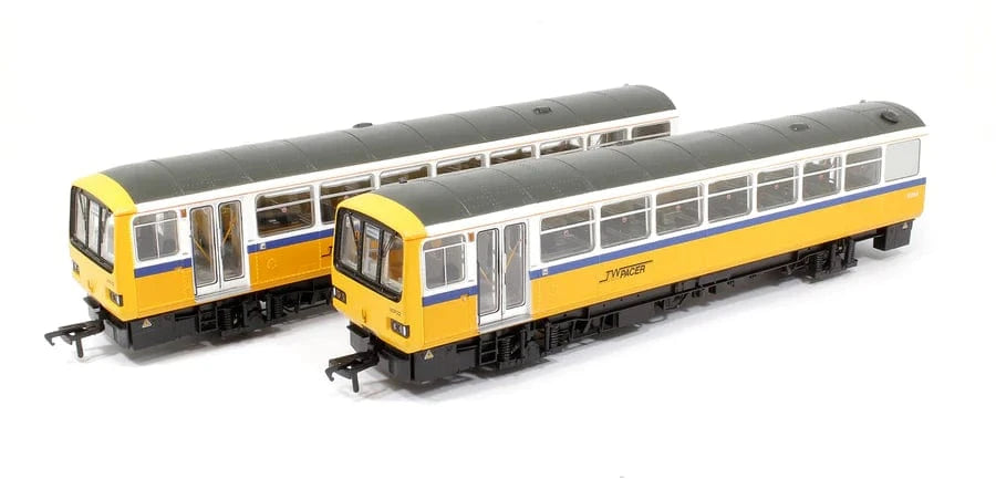 EFE Rail E83025 OO Class 143 2-Car DMU 143622 BR Tyne & Wear PTE - Hobbytech Toys