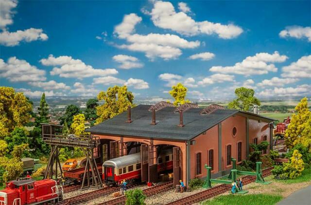 Faller Gmbh HO Brick Car Shop with Crane and Jacks - Kit - 15-3/4 x 8-13/16 x 5-1/8in 40 x 22.4 x 13cm Faller Gmbh TRAINS - HO/OO SCALE