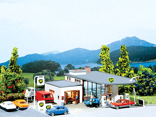 Faller Gmbh N BP Gas Station - Kit - 4-1/8 x 3 x 1-3/8 10.5 x 7.7 x 3.5cm Faller Gmbh TRAINS - N SCALE