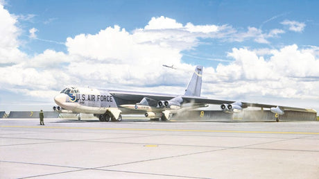 Italeri 1/72 B-52G Stratofortress with Hound Dog Missiles - Hobbytech Toys