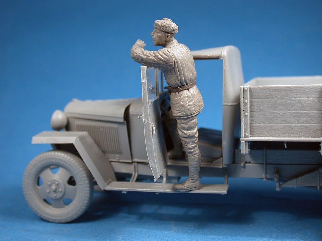 Miniart 1/35 Red Army Drivers Miniart PLASTIC MODELS
