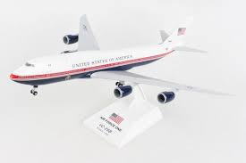 Skymarks 1/200 Boing 747-8L Air Force One Retro W/Gear (VC-25B) Skymarks DIE-CAST MODELS
