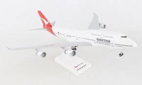Skymarks 1/200 Qantas B747-400 W/Gear Skymarks PLASTIC MODELS