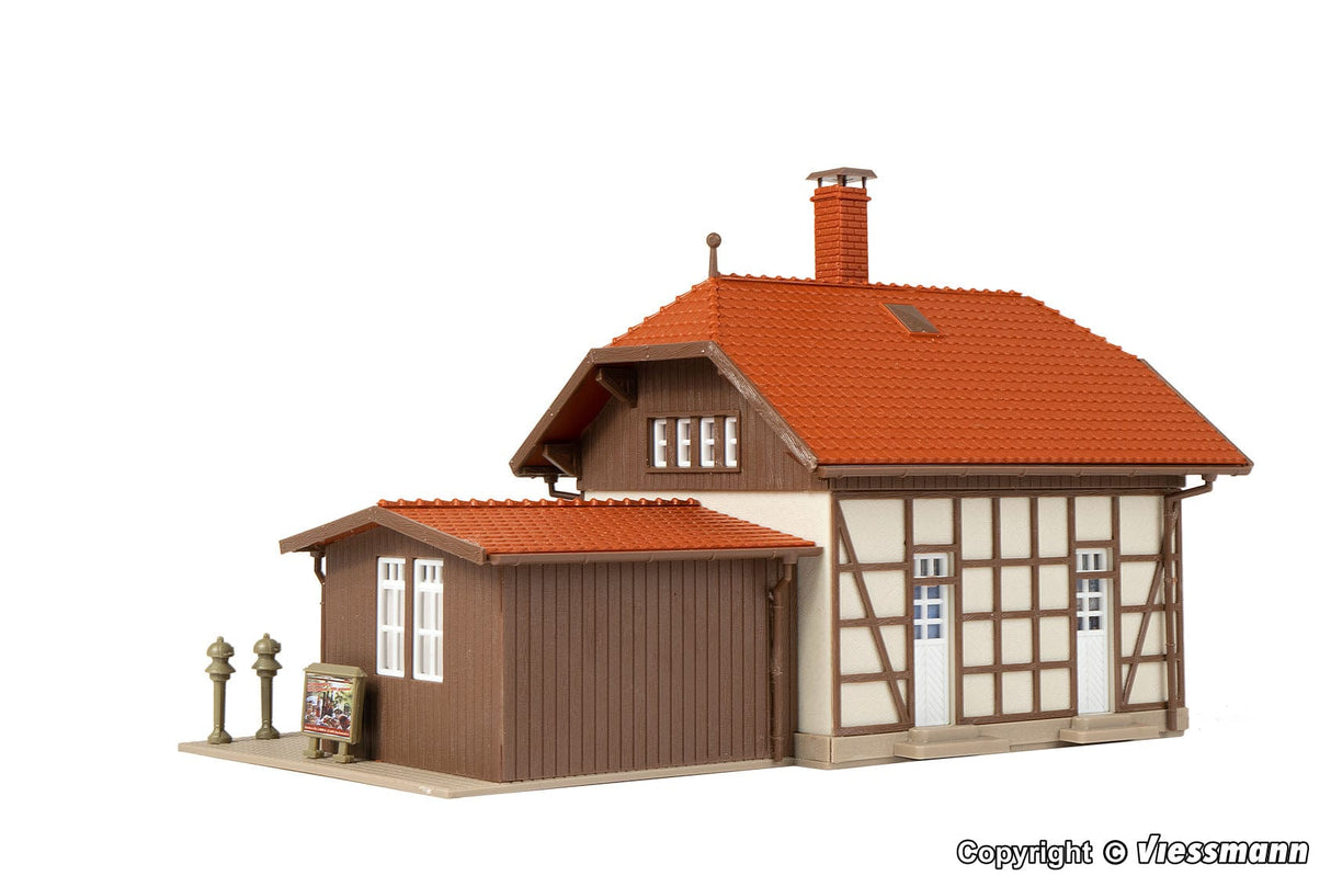 Vollmer HO Spatzenhausen Train Crew Building - Kit - 16 x 10.5 x 12.5cm - Hobbytech Toys