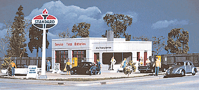 Walthers Cornerstone HO Al's Victory Service Gas Station - Kit - 4 x 6 x 2-1/16in 10 x 15 x 5.8cm Walthers Cornerstone TRAINS - HO/OO SCALE