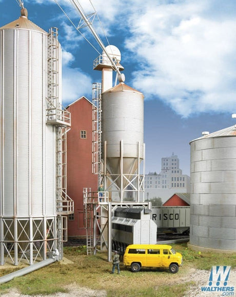 Walthers Cornerstone HO Grain Surge Bin - Kit - 1-1/2 x 1-1/2 x 9in 3.8 x 3.8 x 22.7cm Walthers Cornerstone TRAINS - HO/OO SCALE