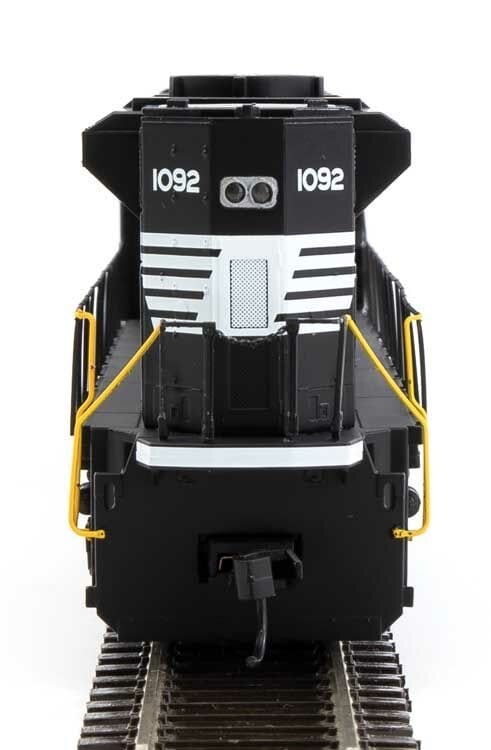 Walthers Mainline HO EMD SD70ACe - Standard DC - Norfolk Southern #1092 (black, white) - Hobbytech Toys