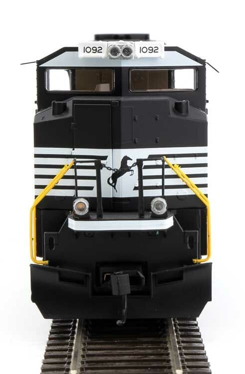 Walthers Mainline HO EMD SD70ACe - Standard DC - Norfolk Southern #1092 (black, white) - Hobbytech Toys