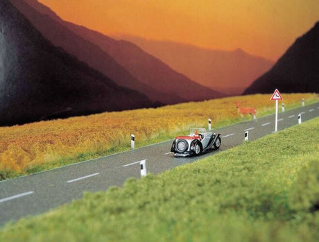 Walthers SceneMaster 949-1254 HO Flexible Self-Adhesive Paved Roadway w/Lines 1m x 66mm Walthers SceneMaster TRAINS - HO/OO SCALE